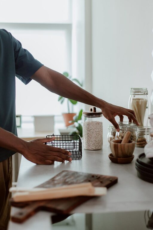 Essential Tools for a Small Kitchen: Maximize Space and Efficiency
